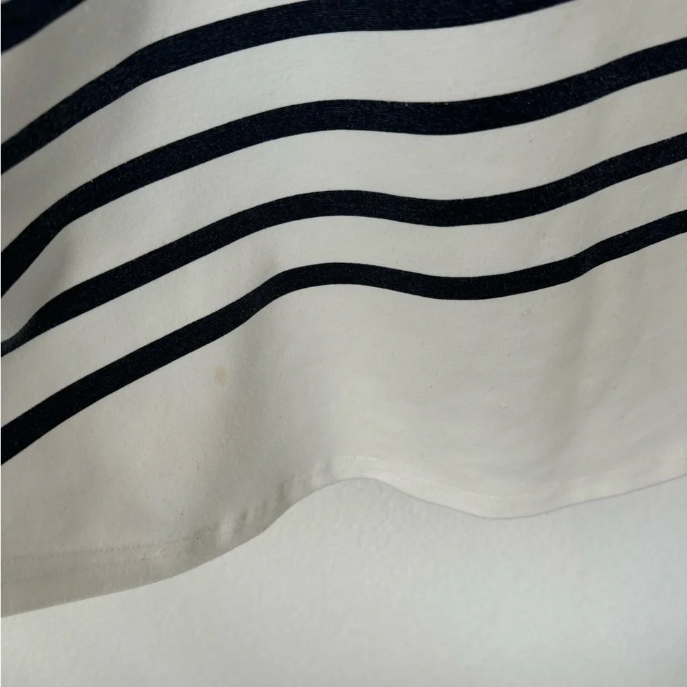 Tuckernuck Pomander Place Striped
Evie Swing Sweatshirt - One Size - Picture 10 of 15